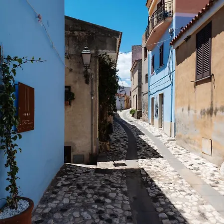 Il Castello Couette-café Posada (Sardinia)